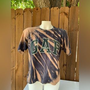 90's Vintage Gap single stitch t-shirt made in USA.